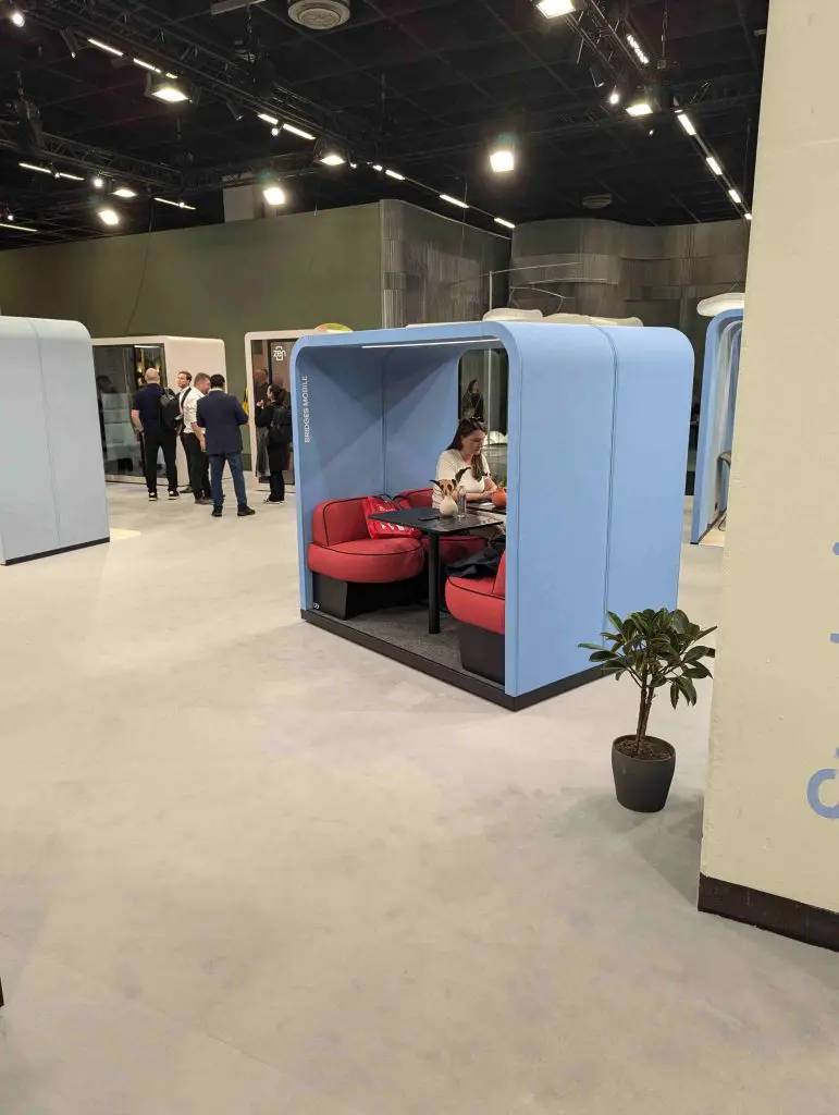 Retreats in meeting and privacy boxes in office design